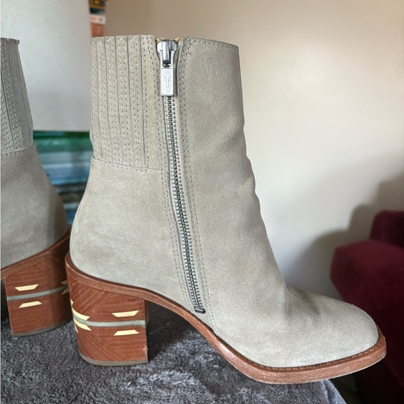 FRYE Pia Sedona Suede block inlay wood heel Boots Size 6 RARE - Picture 9 of 15
